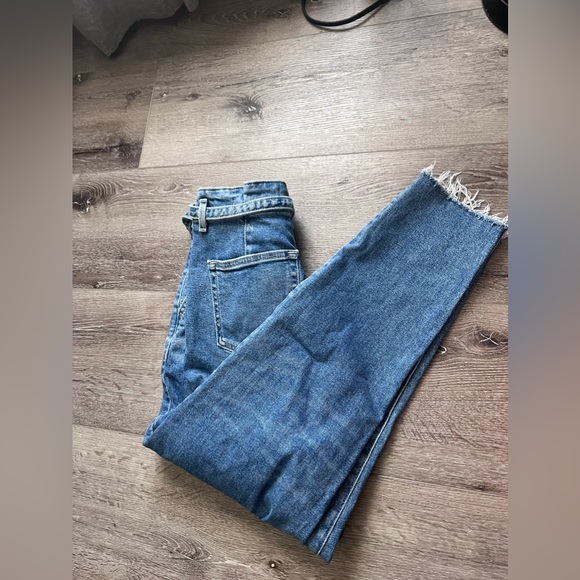 Hollister Curvy cinch waist with tie Ultra High-Rise Mom Jeans - Picture 5 of 5